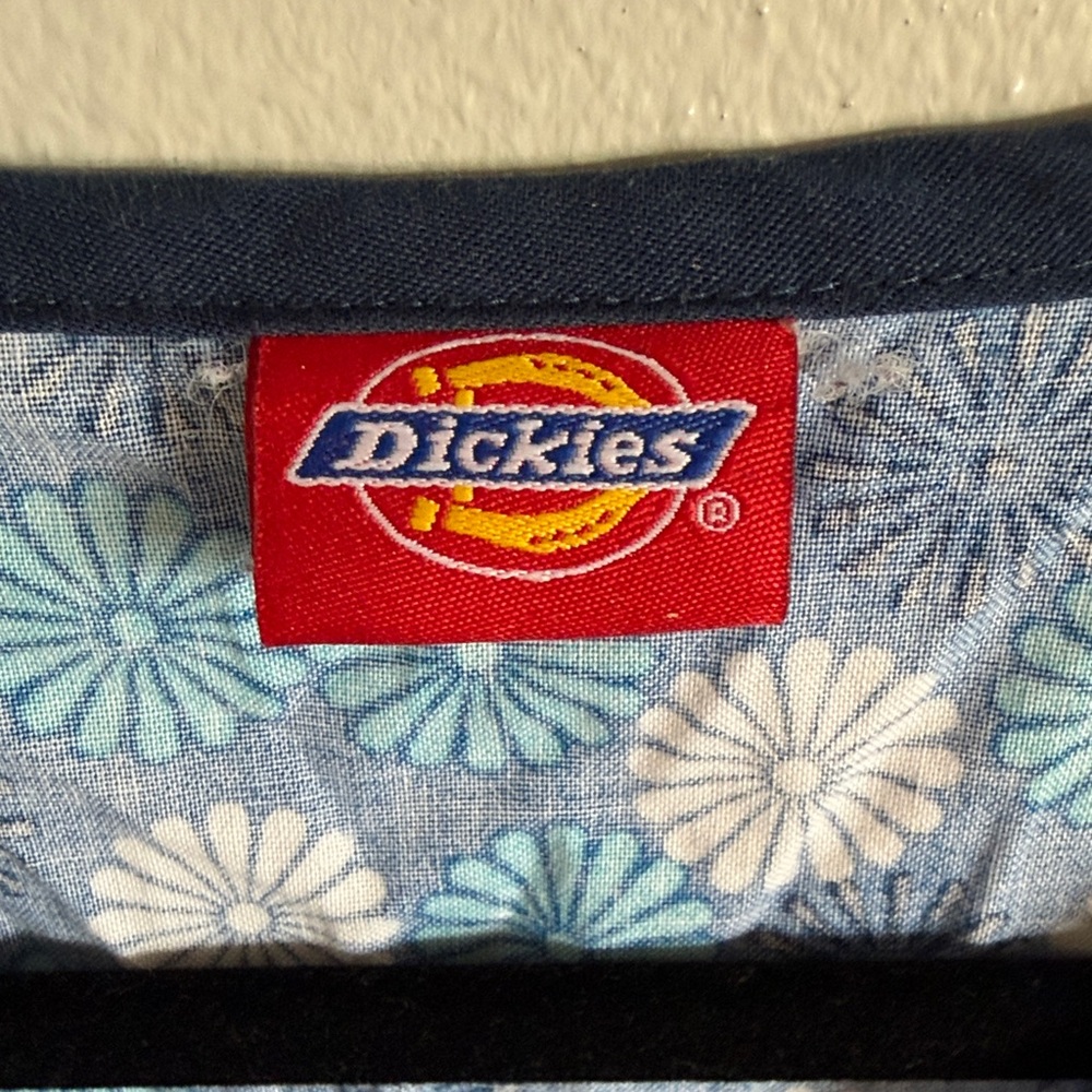 Dickies Blue Floral Scrub Top - Picture 2 of 4